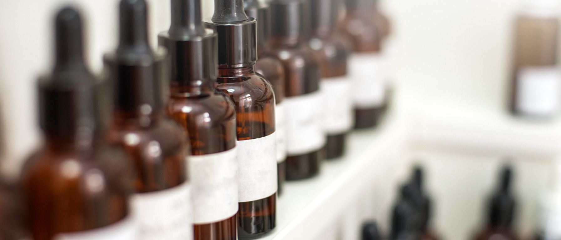 skleněné dózy s kapátkem