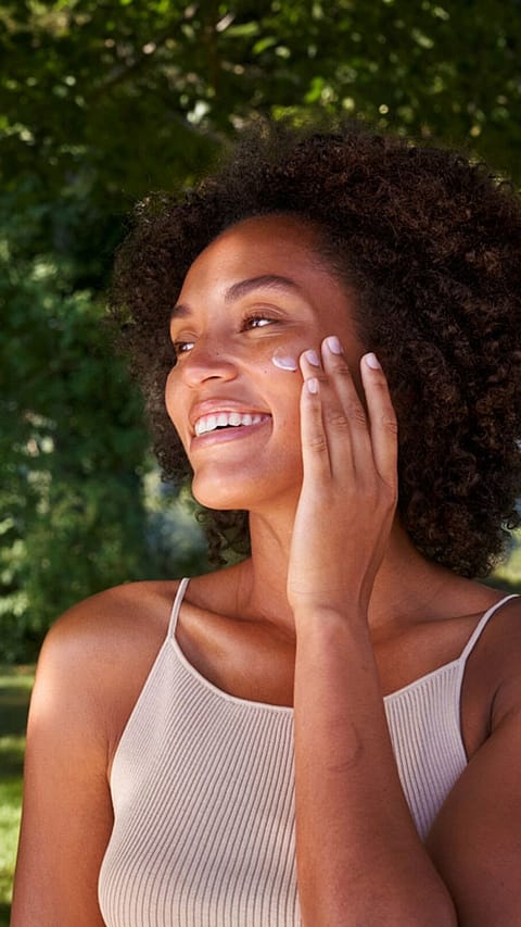 usmívající se žena