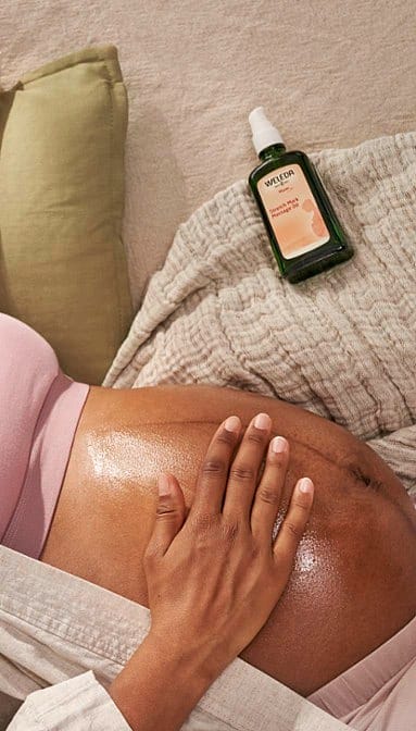 Těhotenský pěsticí olej na strie