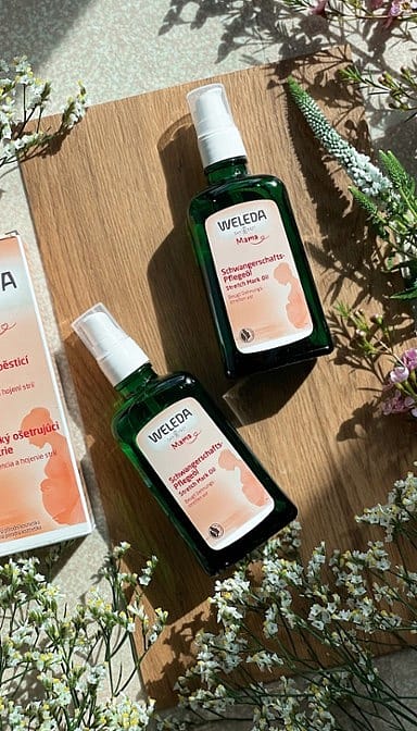 Těhotenský pěsticí olej na strie